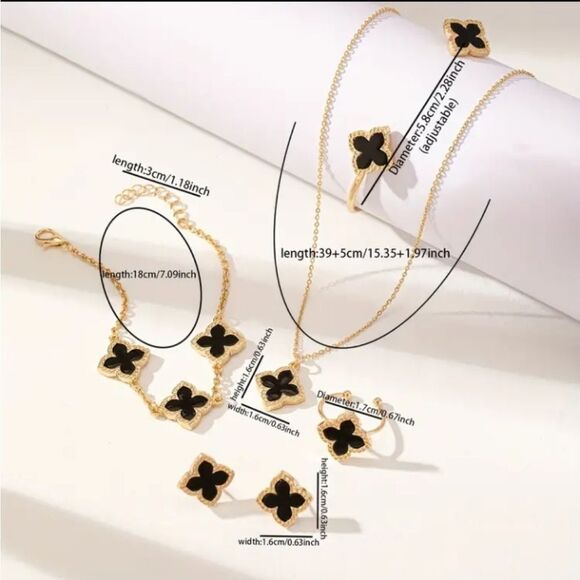 Black Clover Motifs Set of Bracelet Earrings Ring & Necklace - Picture 4 of 5